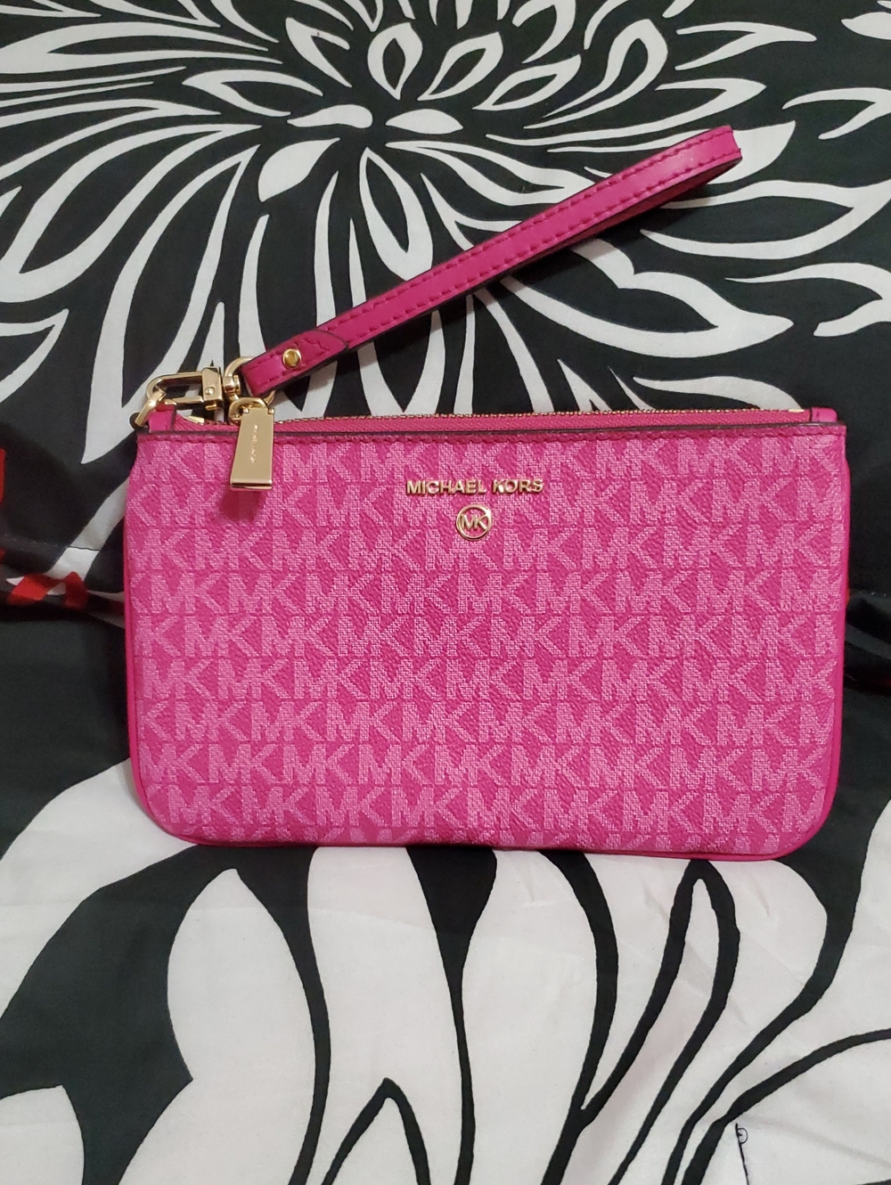 Michael Kors Pink Signature 6 Card Wallet Wristlet
